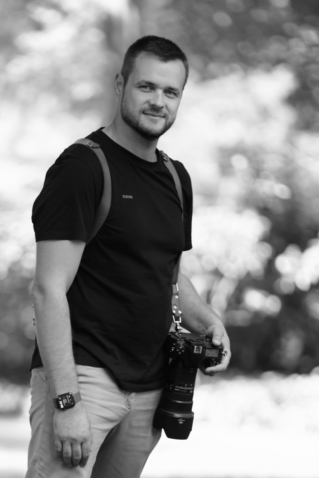 Dima mit Kamera, Portrait